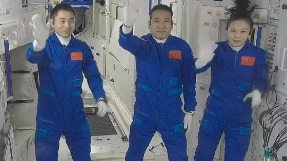 神十三发射圆满成功，航天员们都带了哪些私人物品去空间站？