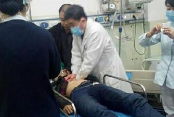 22岁男生宿舍饮酒3小时后坠亡引发关注,男生家属对此事的诉求是什么?