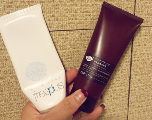 在众多洗面奶中,泡沫越多洗面奶越好吗?