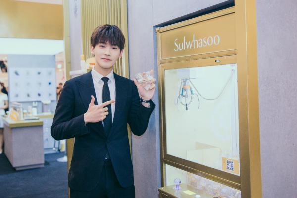 邢邵林被网友拍到连夜买李宁，你如何评价他的这一举动？