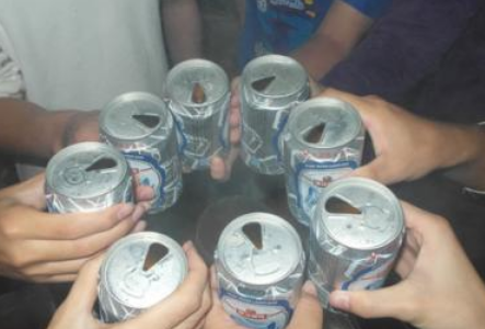 22岁男生宿舍饮酒3小时后坠亡引发关注,男生家属对此事的诉求是什么?