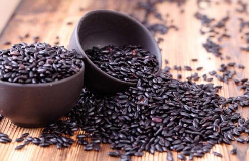 洗黑米的时候会掉色吗？