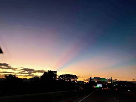 上海出现罕见的“海市蜃楼”:物影上投,它是怎么形成的?