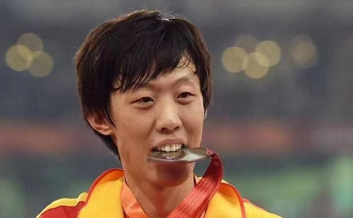 张国伟为什么被退队