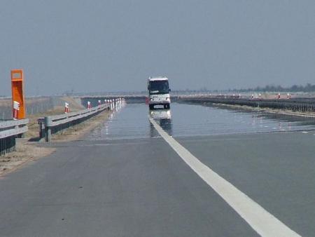 上海出现罕见的“海市蜃楼”:物影上投,它是怎么形成的?