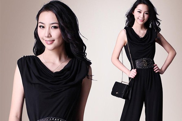 弱弱问一句,女生穿着连衣裤咋上厕所?