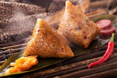 辣条专业班学生开发辣条粽子对此你怎么看?