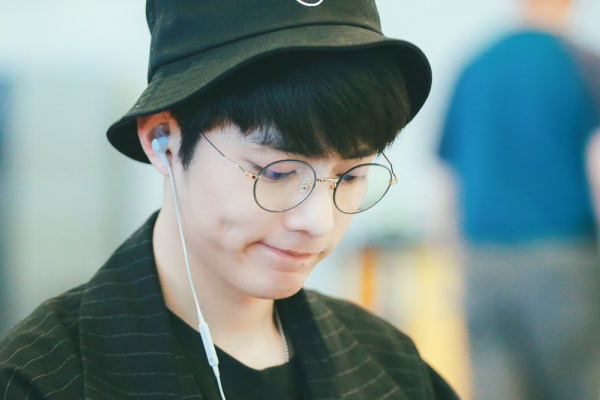 19年夏天凭借《陈情令》爆火的肖战,为何现在遭到全网抵制?