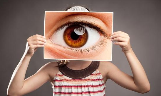 近视了戴眼镜好还是不戴好?