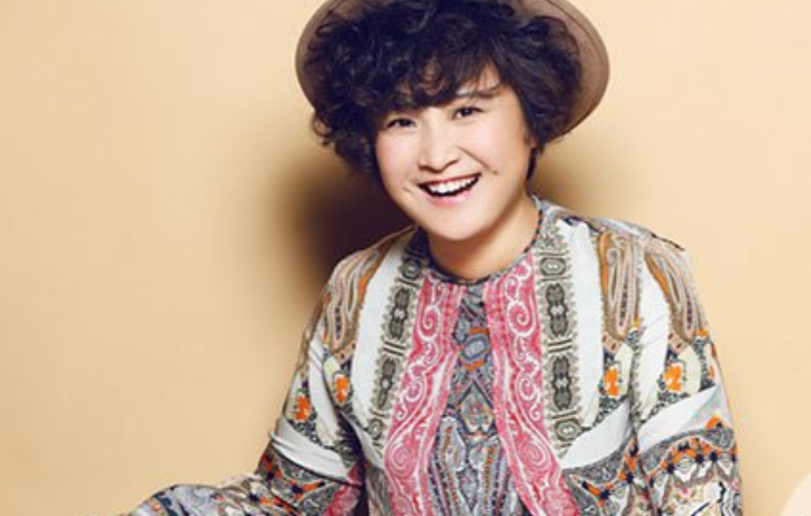 贾玲的妈妈真的车祸去世了嘛？