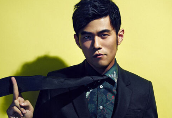 “我想要牵着你的手不放分开”这歌词,是哪首歌曲中的歌词?