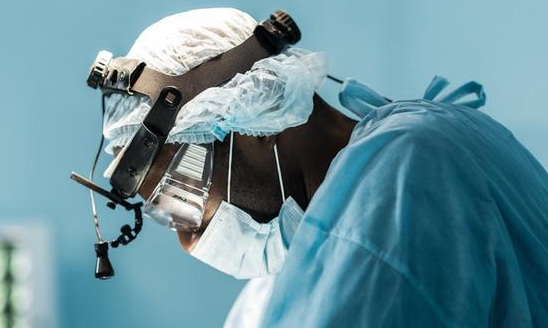 近视了戴眼镜好还是不戴好?