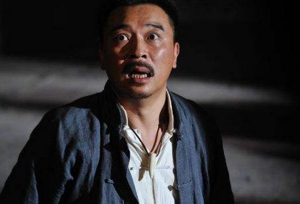 为什么大妈要求派出所开正经工作证明?