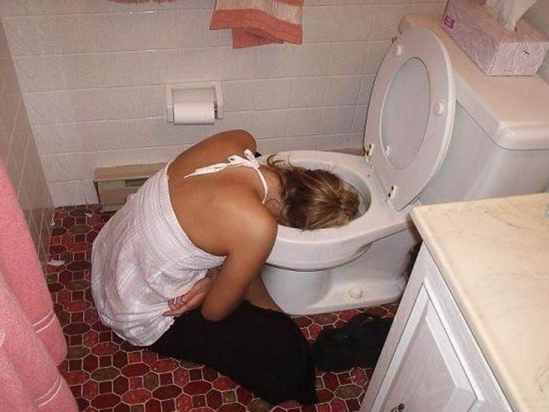 他酒后家暴孕妻，被民警一招制服，如何评价民警的举动？