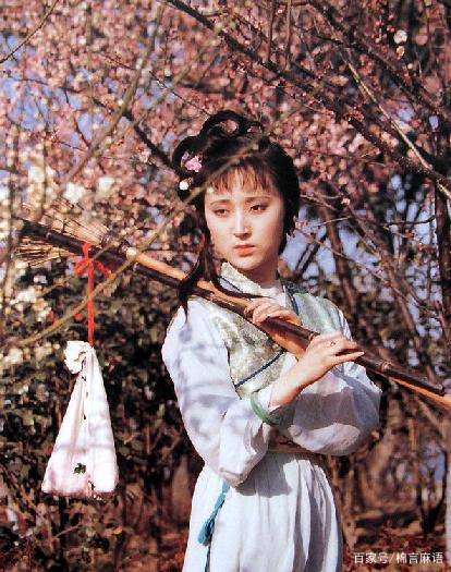 古文中前和坤,哪一个称为女性?哪一个是男性?