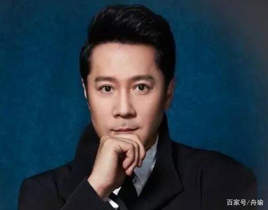 55岁蔡国庆老婆首露面,长相颜值惹争议,他们当初是如何结缘的?