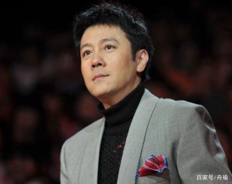 55岁蔡国庆老婆首露面,长相颜值惹争议,他们当初是如何结缘的?