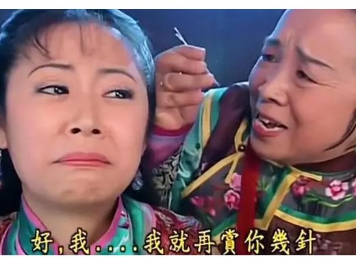 《还珠格格》容嬷嬷扎了谁？