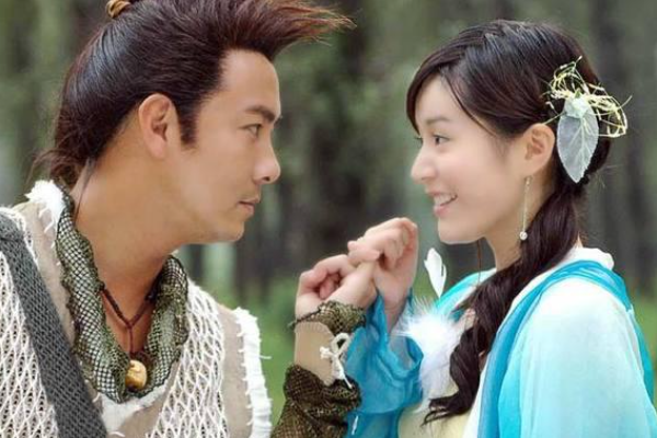 37岁柏雪退圈15年曝近照，与奥运女神孙一文同框，如今她过的怎么样？