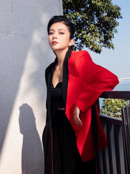 谈莉娜发微博称：“未等到的东西会等到嘛”，这是在内涵肖战吗？