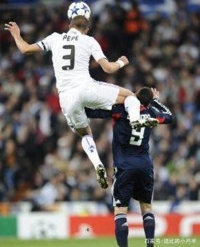 佩佩是出了名的“恶霸”，他都有过哪些凶狠的防守？