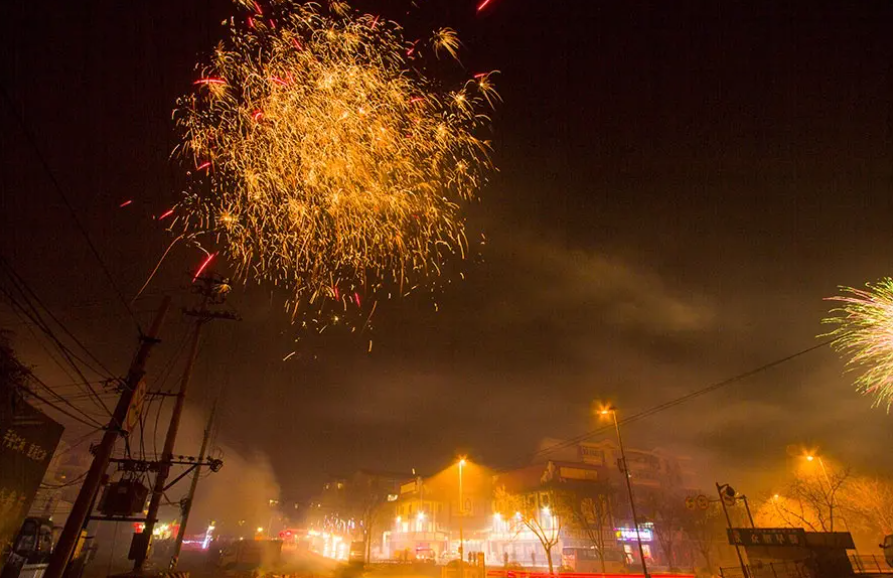 辞暮尔尔烟火年年下一句是什么?