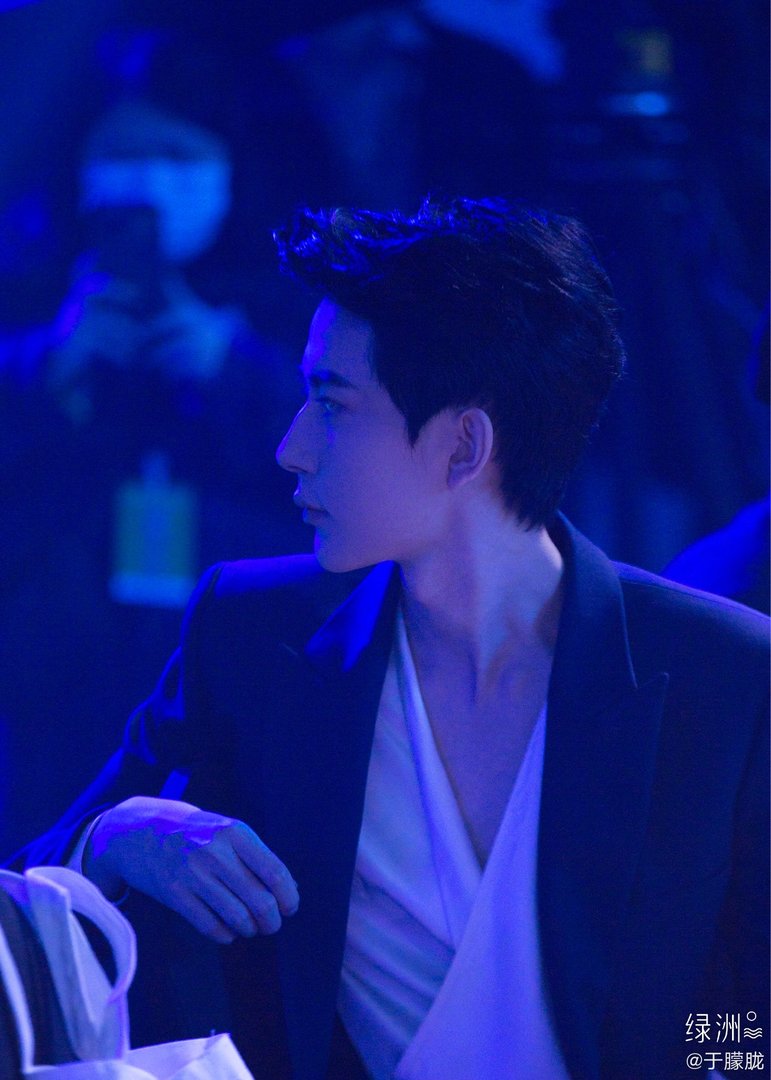 于朦胧走红毯时断电了，他当时的反应是怎样的？