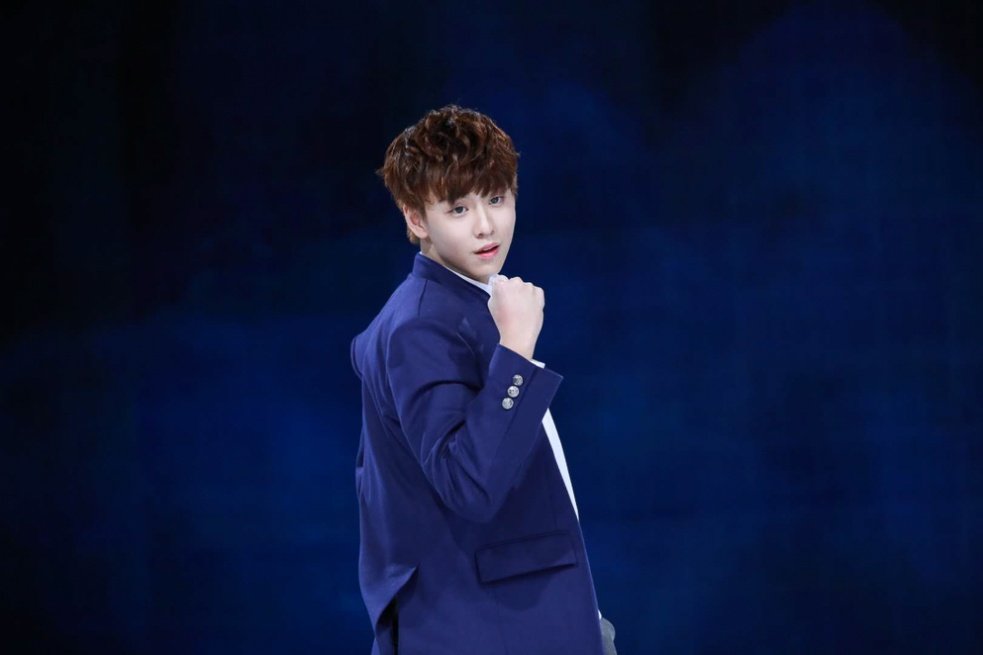 余景天宣布退赛，退赛的原因是什么？