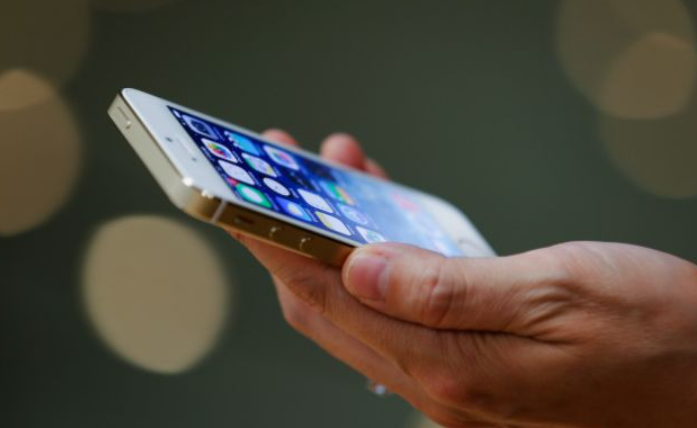 广西女子借手机给熟人背上5.6万元网贷,我们该如何避免此类事件的发生?