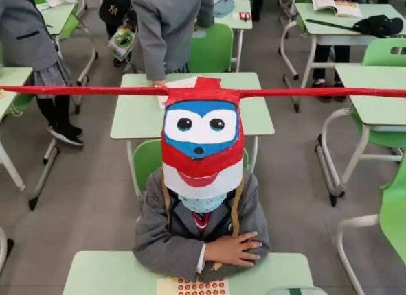 杭州小学生戴一米帽上课，什么是一米帽？