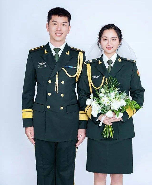 男中尉和女中士结婚了，他们之间有怎样的爱情故事？