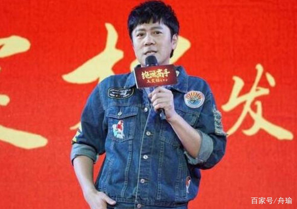 55岁蔡国庆老婆首露面,长相颜值惹争议,他们当初是如何结缘的?