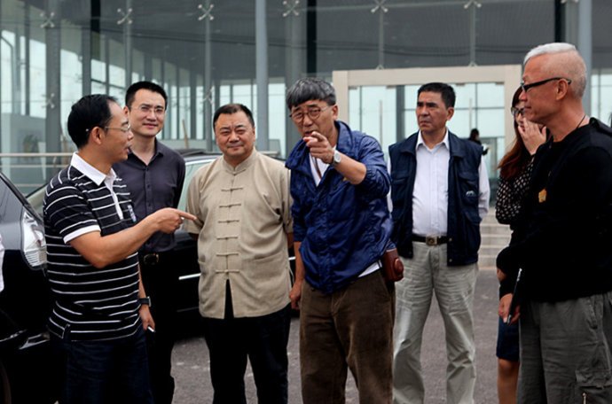 张震燕的生平简介