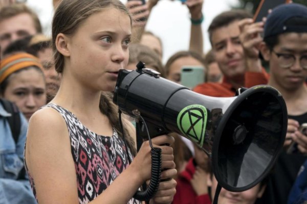 瑞典的环保少女态度含糊回应日本事件，你觉得她双标吗？