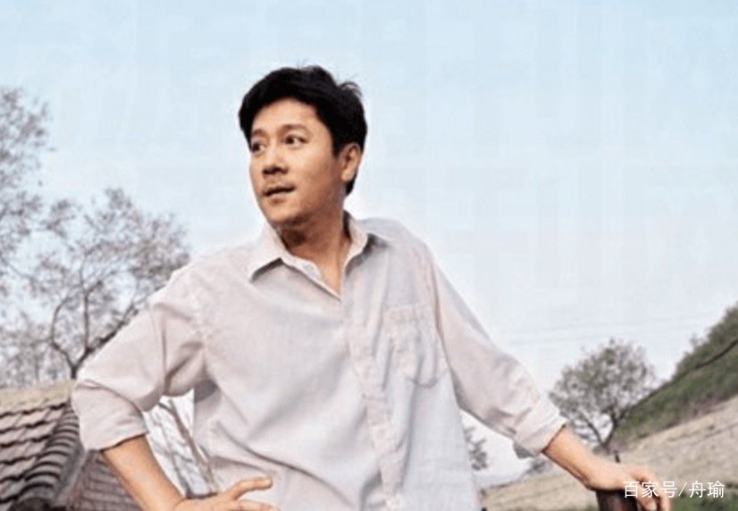 55岁蔡国庆老婆首露面,长相颜值惹争议,他们当初是如何结缘的?