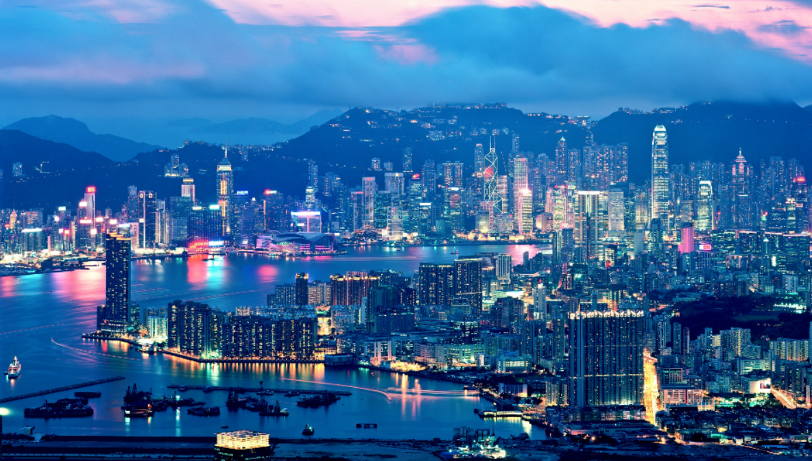 香港特别行政区行政长官的历任行政长官是谁？