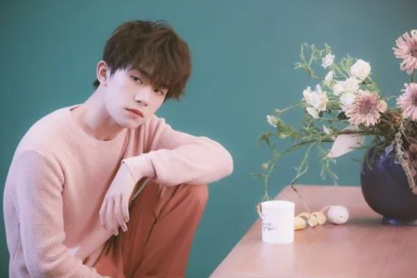 韩红用20个字力挺易烊千玺,易烊千玺为何能获得前辈的认可?