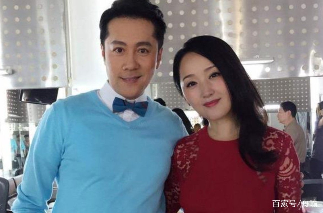 55岁蔡国庆老婆首露面,长相颜值惹争议,他们当初是如何结缘的?