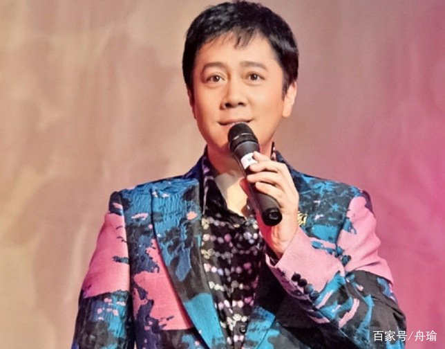 55岁蔡国庆老婆首露面,长相颜值惹争议,他们当初是如何结缘的?