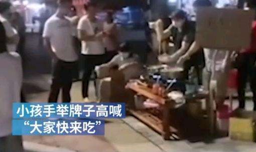 全家出动为堵车路人煮面，这是免费提供的吗？