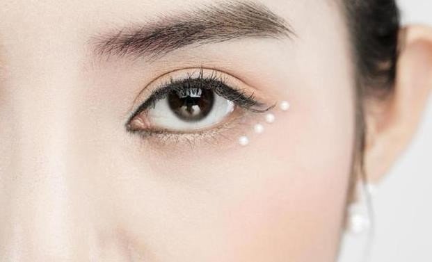 年纪大上眼皮松弛下垂怎么办