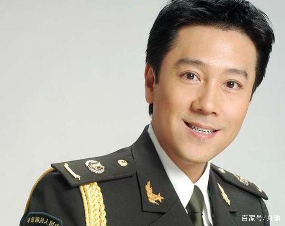 55岁蔡国庆老婆首露面,长相颜值惹争议,他们当初是如何结缘的?