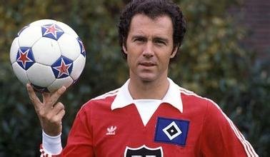 贝肯鲍尔球员时代踢什么位置？