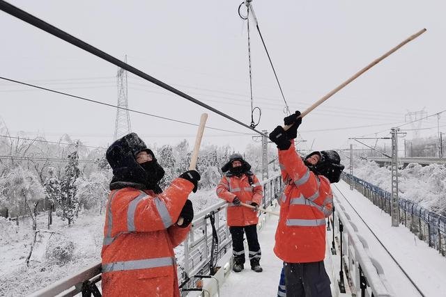 暴雪后部分地区蔬菜价格上涨近一倍，你如何看待这件事？