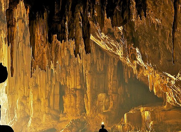 游客掰断的两颗数万年石钟乳可以修复吗？