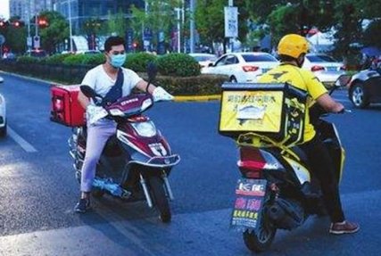 外卖小哥载交警一路猛追酒驾司机，警方对此有何表示？