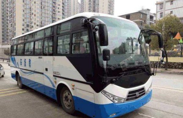 中型客车核载多少人?