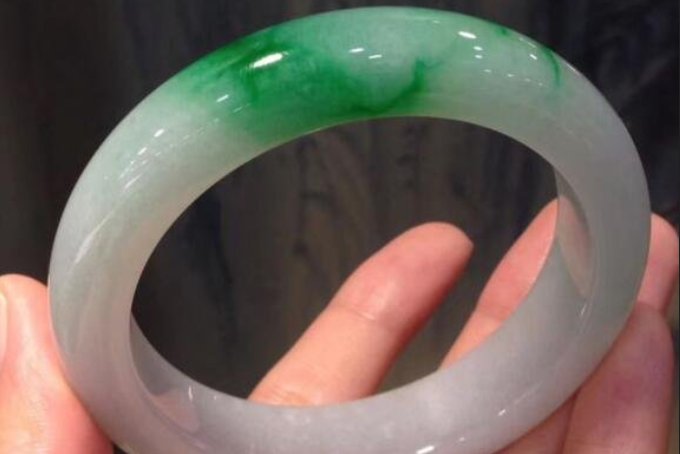 如何辨别玉手镯