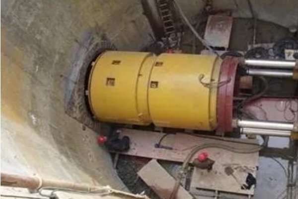 顶管是如何施工的？