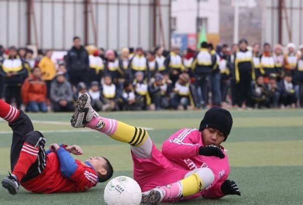 怎么看待深圳某小学全班45人被打一事？